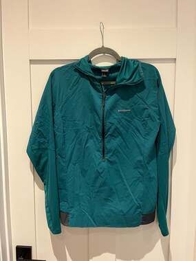 Patagonia Women’s Airshed Pro Pullover Teal Blue Hooded Running Jacket - Large